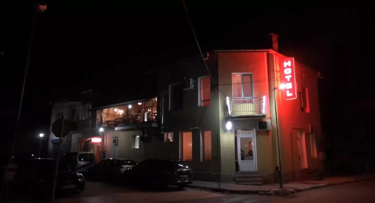 Семеен Хотел Лъки Byala Slatina Εξωτερικό φωτογραφία